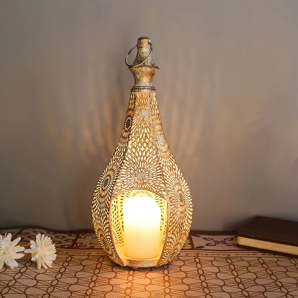 Elegant Metal Lantern Candle Holder - Home Decor Tabletop Lantern,Perfect forNew Year and Celebrations (Excluding Candles)