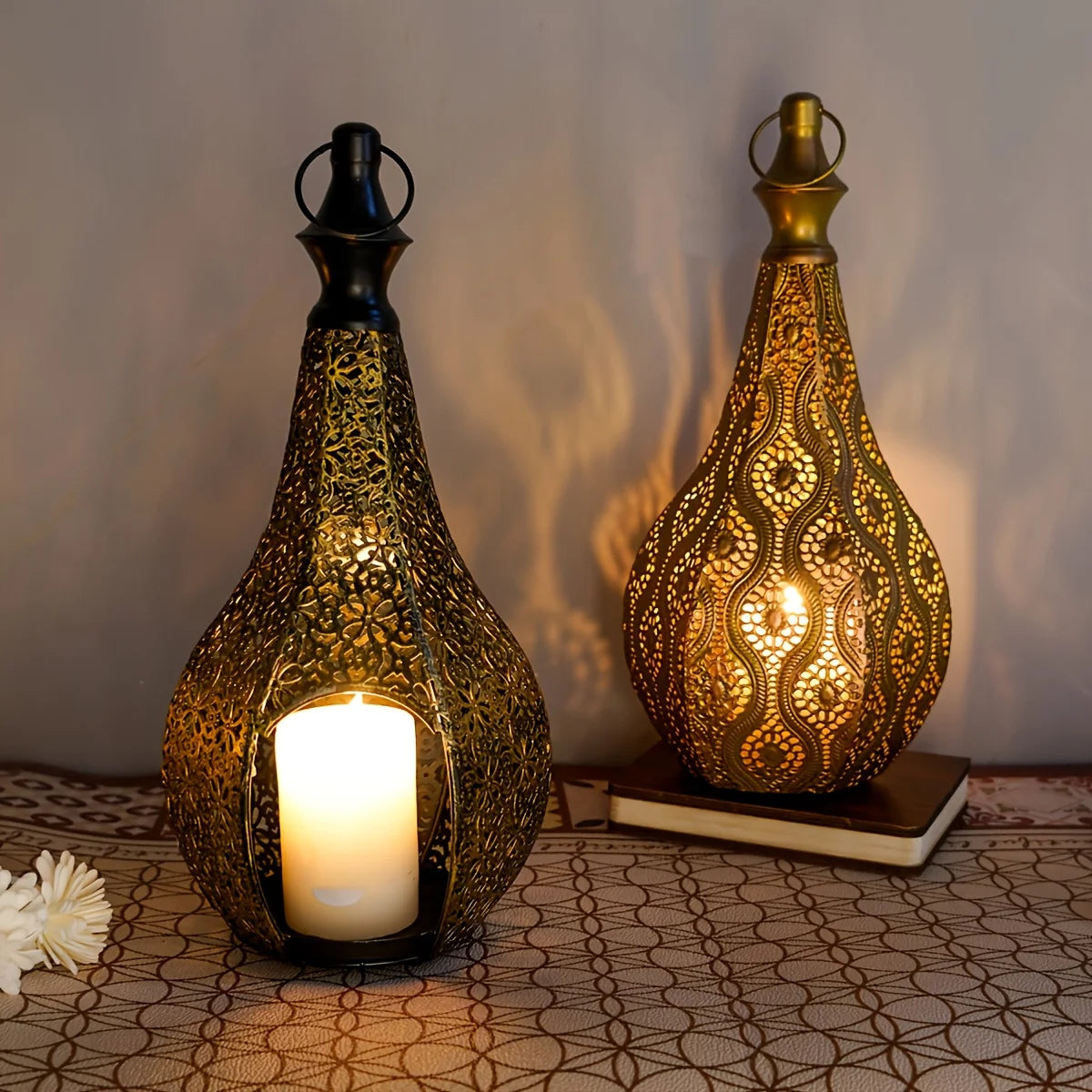 Elegant Metal Lantern Candle Holder - Home Decor Tabletop Lantern,Perfect forNew Year and Celebrations (Excluding Candles)